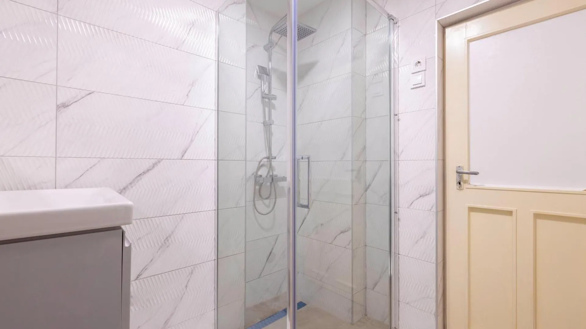 Central N' Cozy T8 Apartment W' 2Bedrm Budapest
