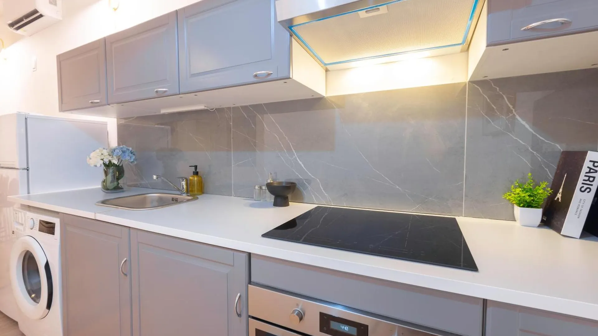 Central N' Cozy T8 Apartment W' 2Bedrm Budapest 0*,  Hungary