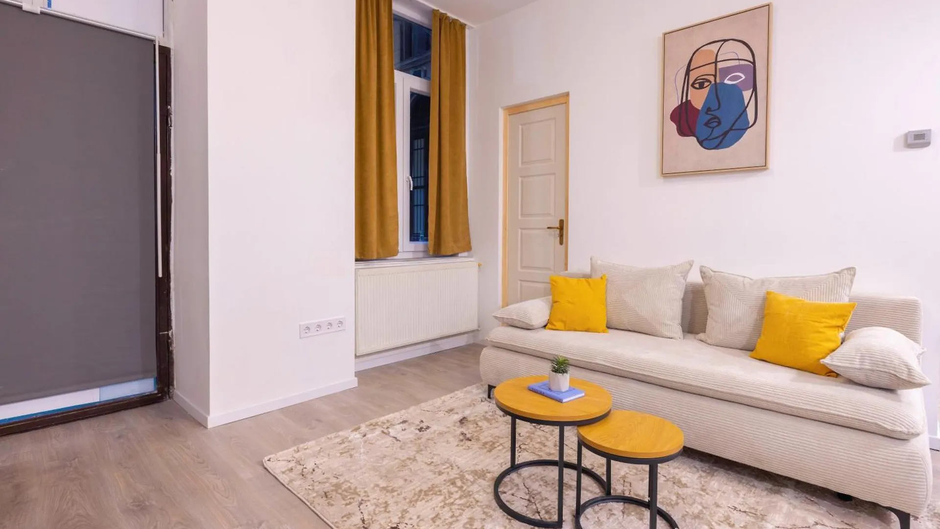 Central N' Cozy T8 Apartment W' 2Bedrm Budapest Hungary