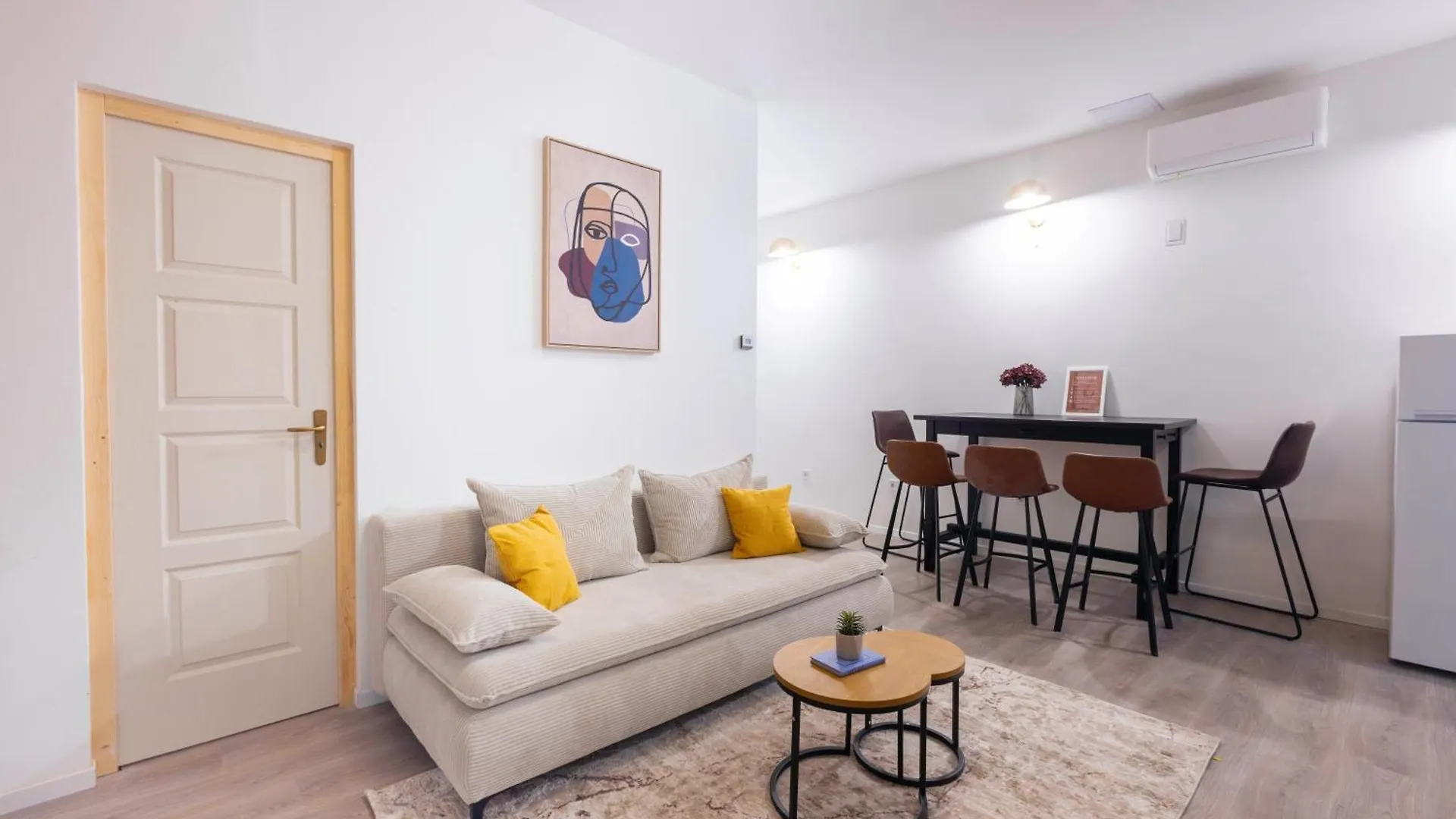 Central N' Cozy T8 Apartment W' 2Bedrm Budapest
