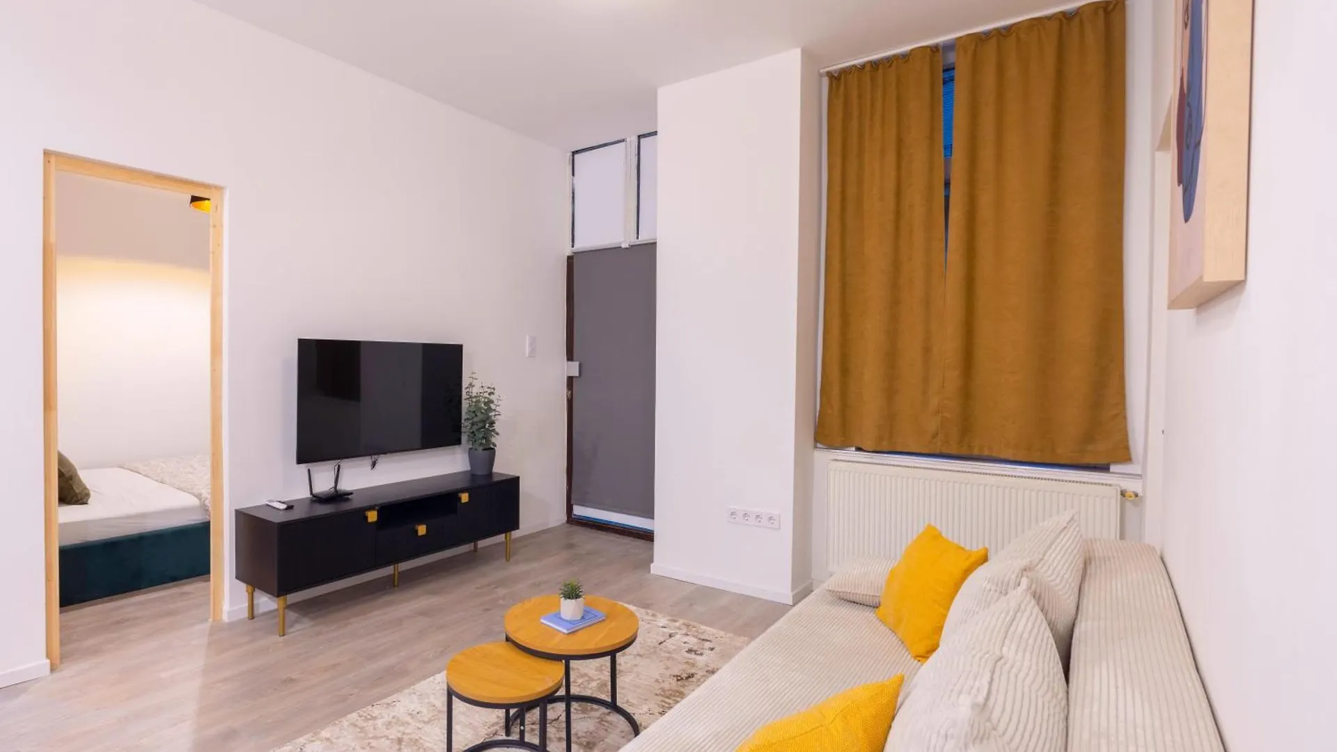 Central N' Cozy T8 Apartment W' 2Bedrm Budapest